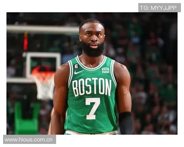 杰伦布朗半场表现平平7投3中三分命中率高但仅得8分助力球队需更努力 杰伦布朗半场表现平平7投3中三分命中率高但仅得8分助力球队需更努力