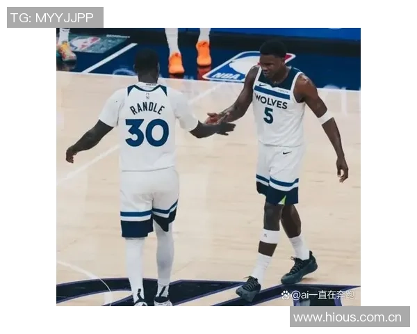 爱德华兹谈与兰德尔的默契配合新赛季展现更多精彩瞬间 爱德华兹谈与兰德尔的默契配合新赛季展现更多精彩瞬间