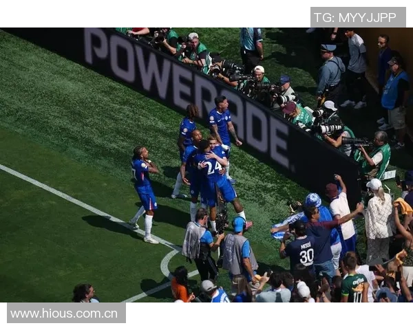 菲尔琼斯认为切尔西需再引进一两名球员才能争夺冠军 菲尔琼斯认为切尔西需再引进一两名球员才能争夺冠军