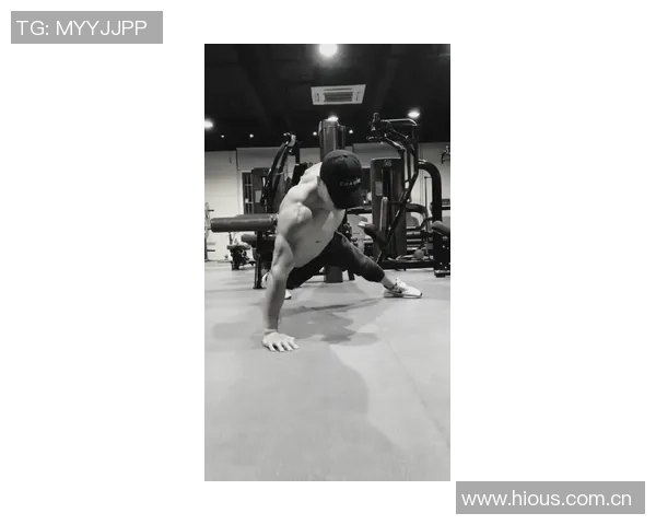 内马尔健身房自拍照引发热议展现运动激情与坚持不懈的决心